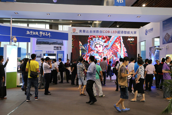 第一届科创会现场人潮涌动